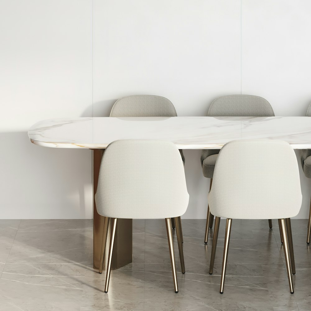 Mesa de Jantar Aura com tampo em pedra natural e base escultural em madeira maciça